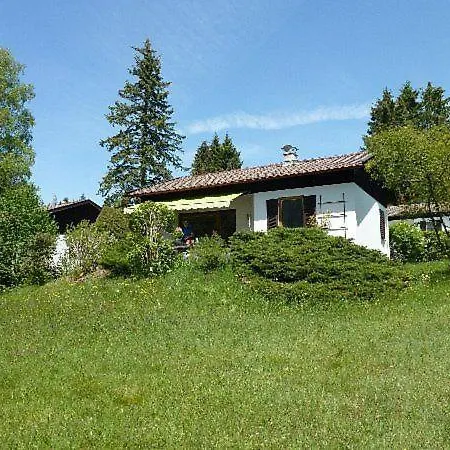Mit Terrasse, Garage Und Hobbyraum Hébergement de vacances *