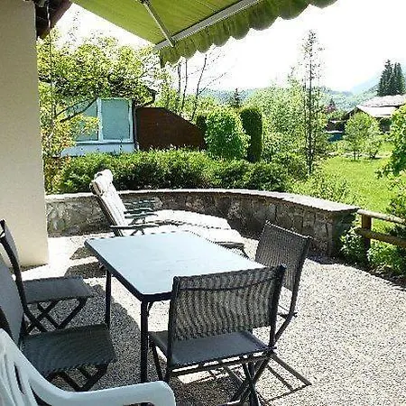 Mit Terrasse, Garage Und Hobbyraum بيت للعطل