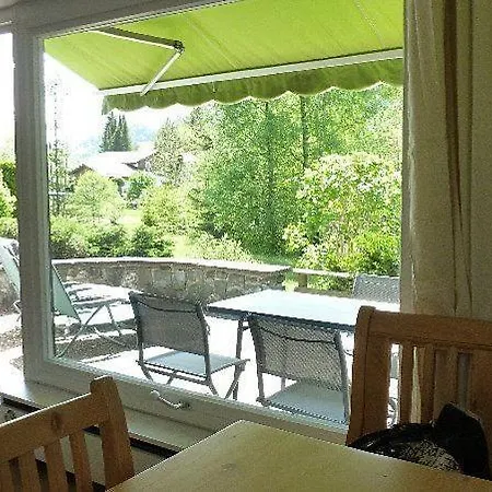 Mit Terrasse, Garage Und Hobbyraum Hébergement de vacances *